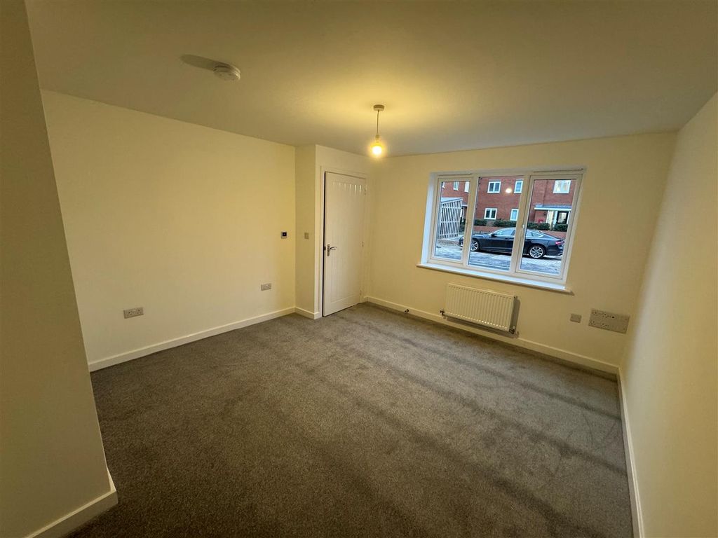 Property photo 2 of 12 80Eg5.Jpg