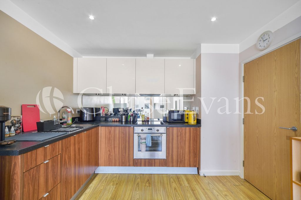 Property photo 2 of 15 Kitchen