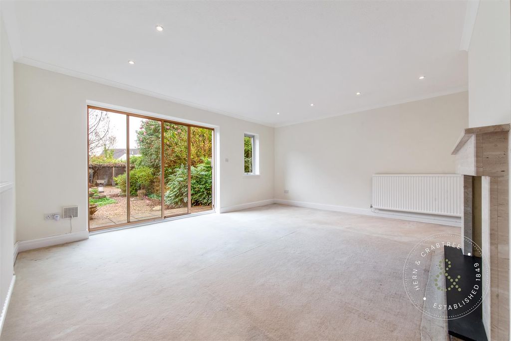 Property photo 2 of 45 Cranmer-House-05.Jpg