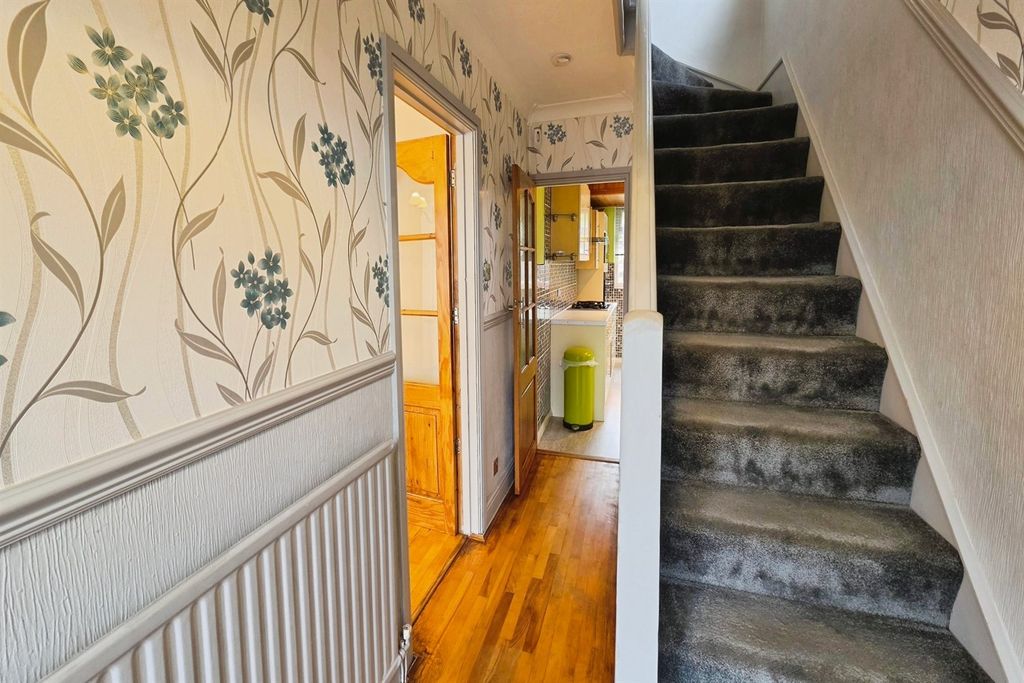 Property photo 3 of 12 Hall