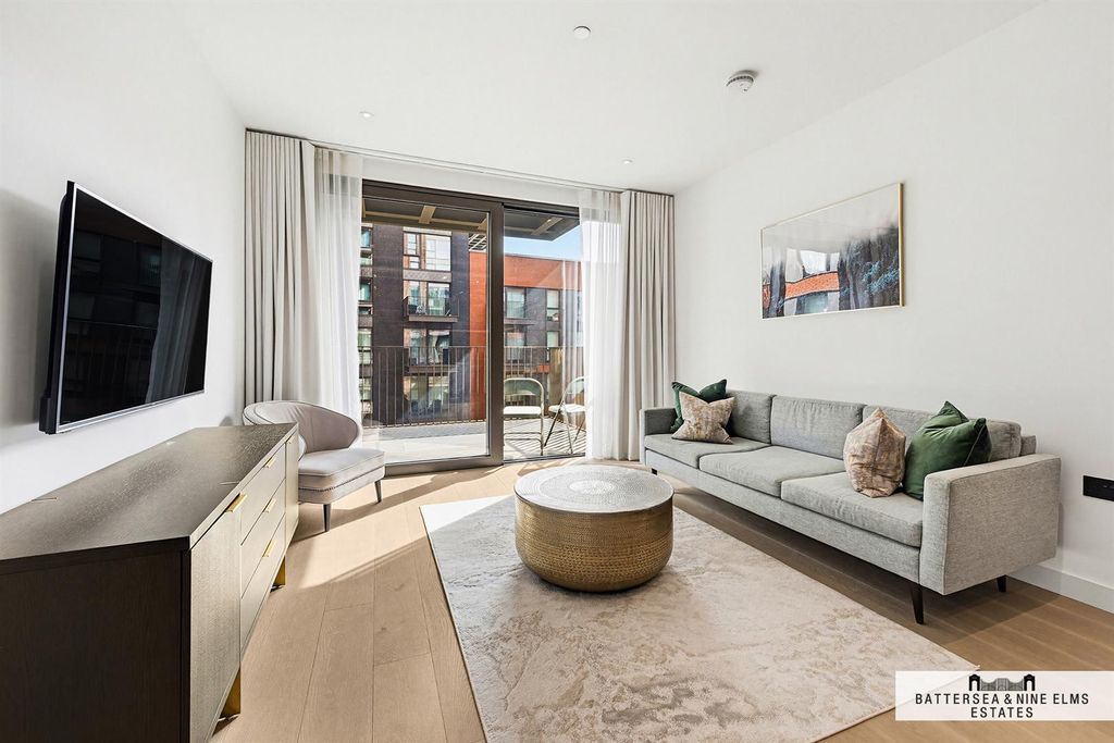 Property photo 2 of 28