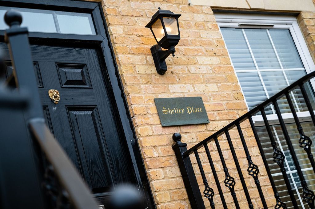 Property photo 2 of 37