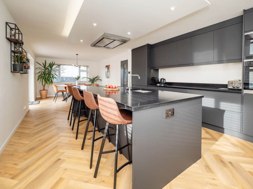 Property photo 3 of 39