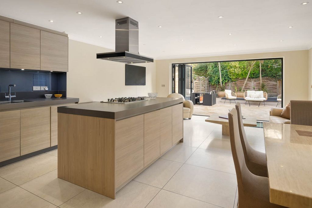 Property photo 3 of 19