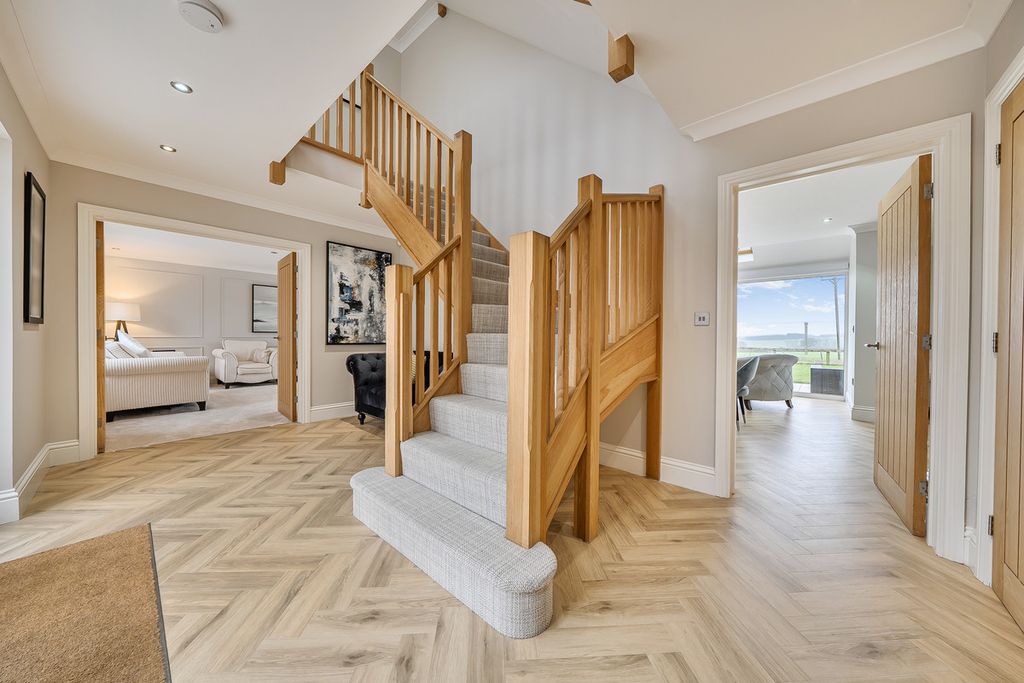 Property photo 3 of 26