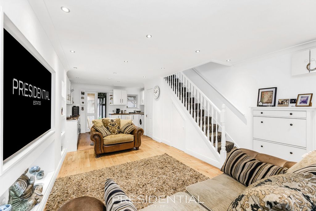 Property photo 2 of 26