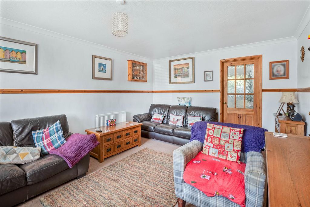 Property photo 3 of 12 9 Marten Gate, Banbury-5.Jpg