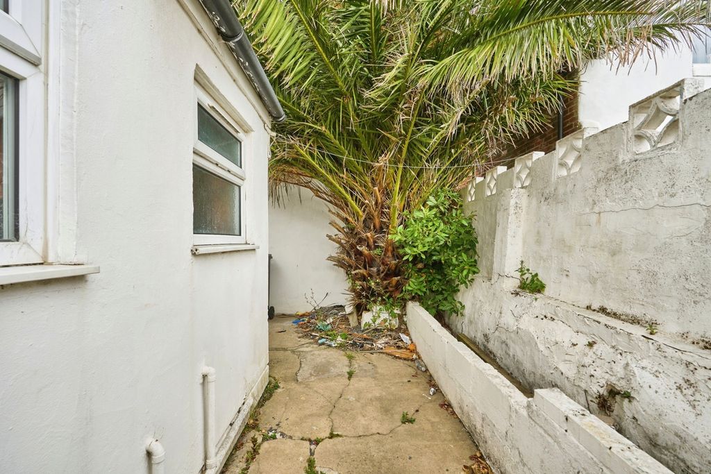 Property photo 2 of 12 Photo