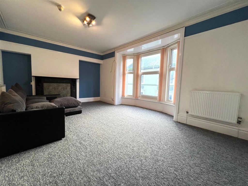 Property photo 1 of 8 Lounge.Jpg