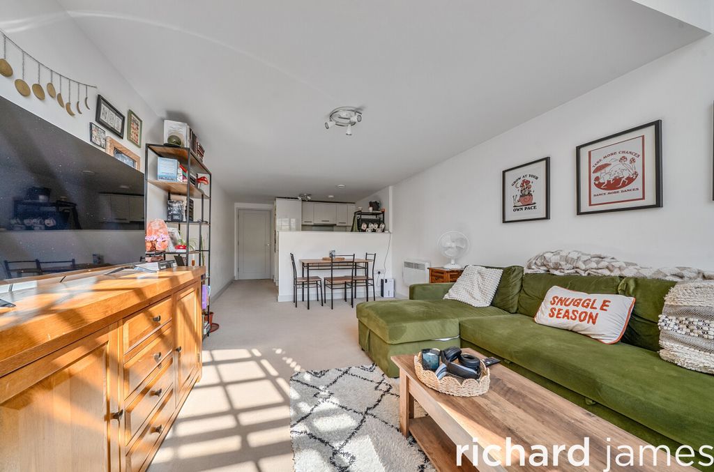 Property photo 3 of 13 0B2Fa94c8F794F99Ab4450Eab6Af1Dbb