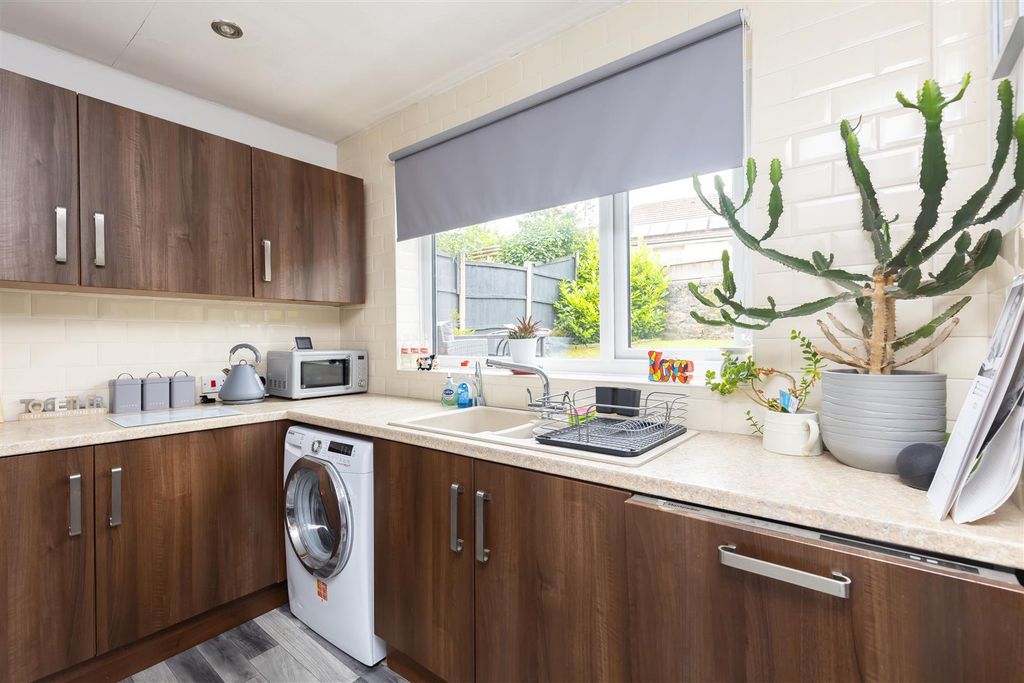 Property photo 3 of 29 Kitchen