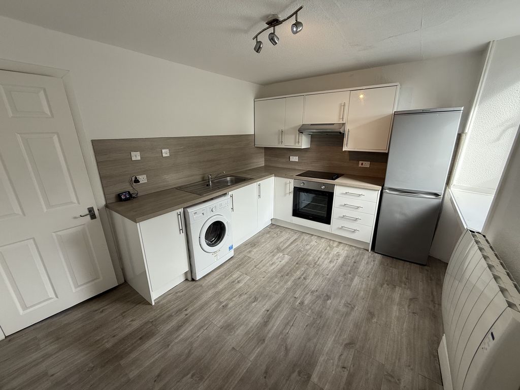 Property photo 1 of 8 Kitchen