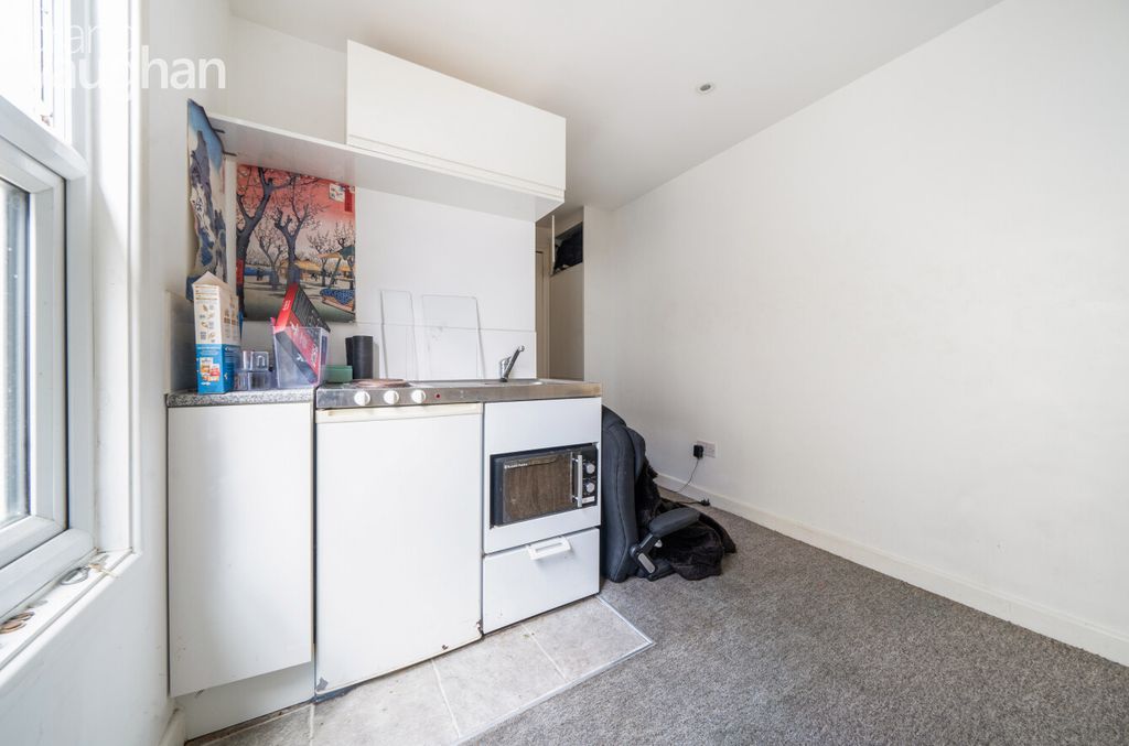 Property photo 2 of 6 Studio