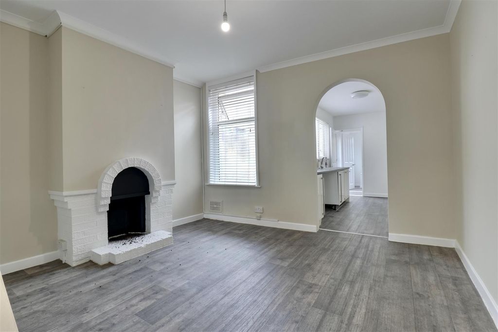 Property photo 3 of 18 0De0CC9A-2771-415D-945E-75A3Ff243Bb5_1_201_A.Jpeg