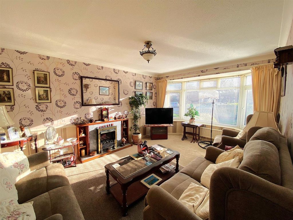 Property photo 3 of 12 61 College Rd - Lounge1.Jpg