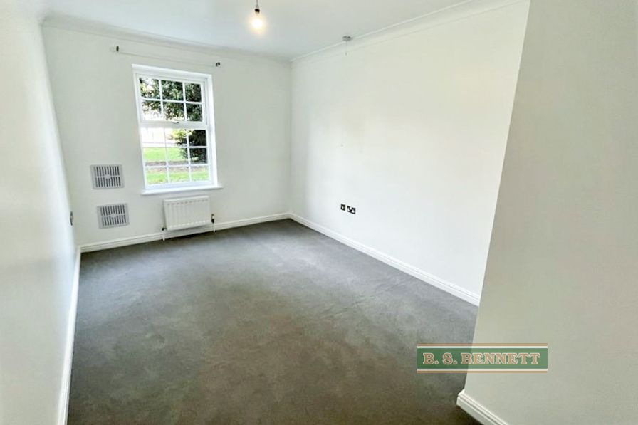 Property photo 3 of 6 Bedroom