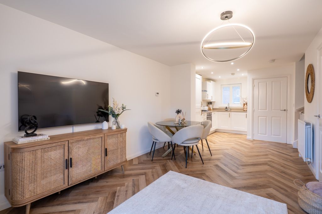 Property photo 2 of 16 4788344