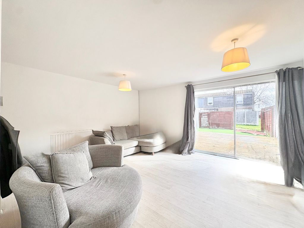 Property photo 2 of 9 Lounge