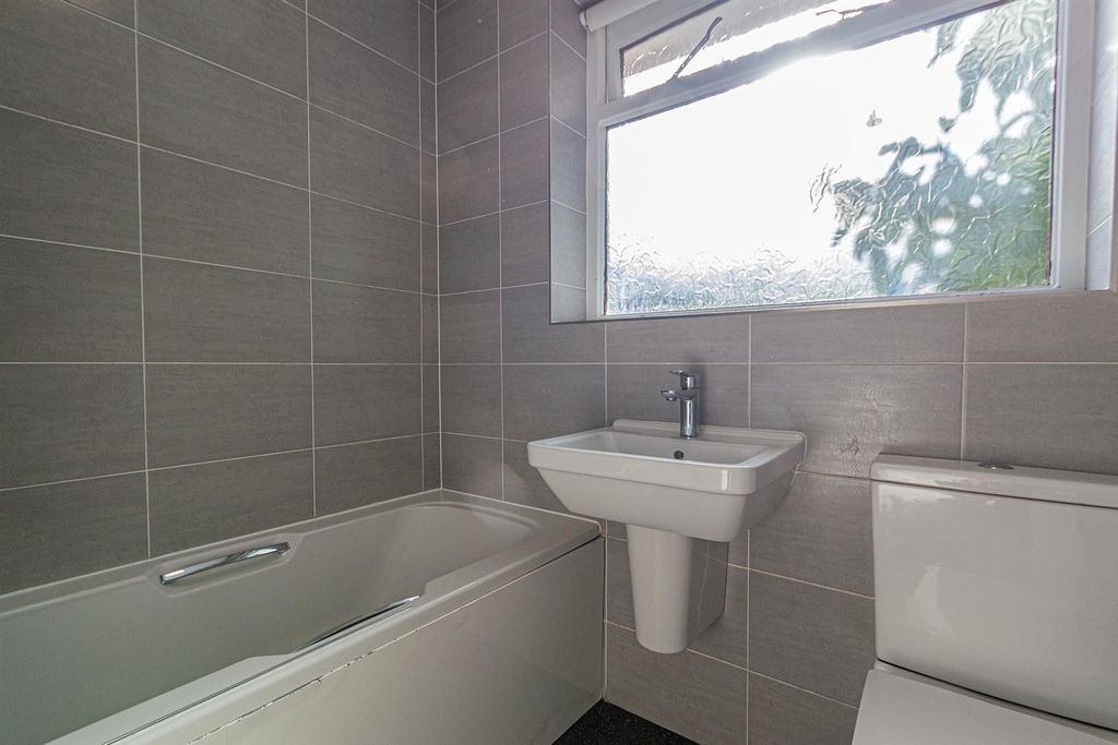 Property photo 3 of 14 Bathroom