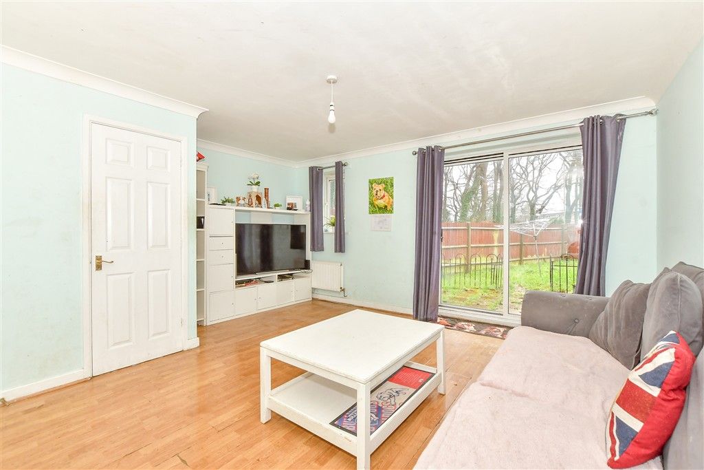 Property photo 3 of 8 Lounge