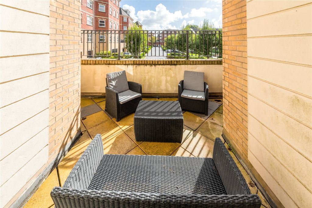 Additional image 13 of 2 bed flat for saleChatsworth Square, Hove, East Sussex BN3