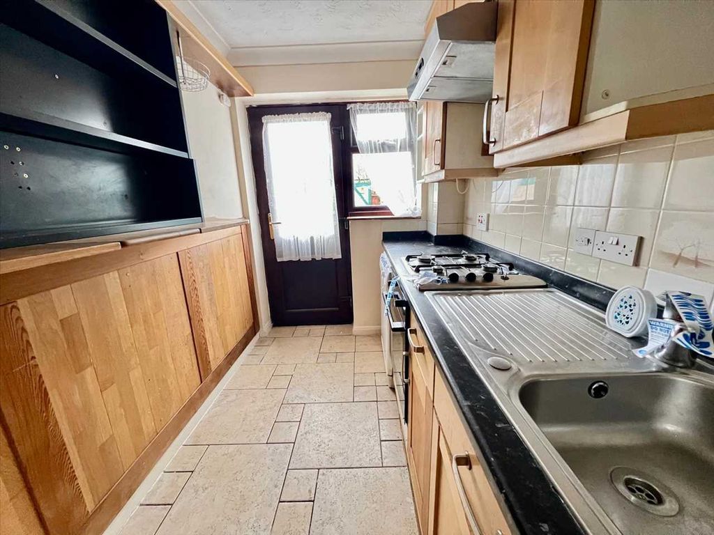 Property photo 3 of 8