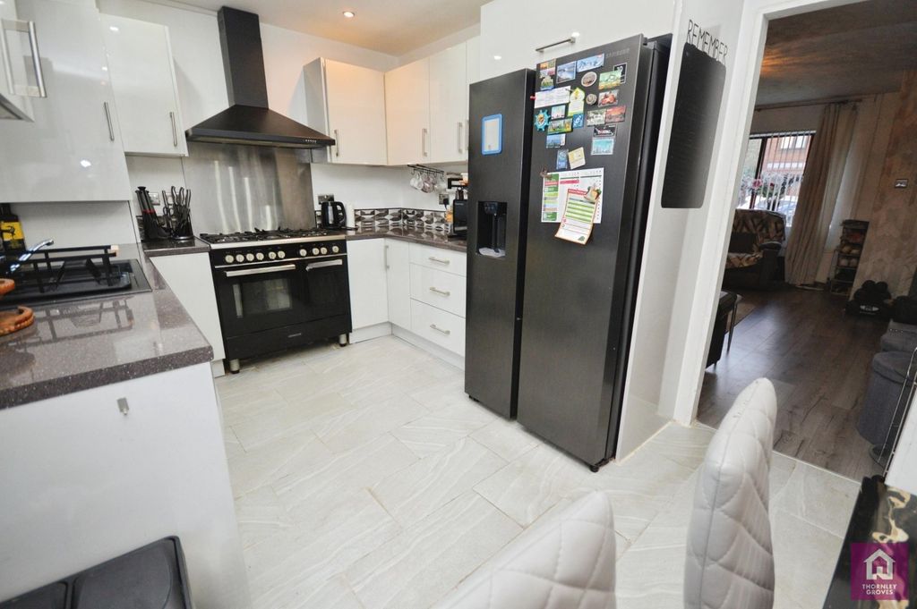 Property photo 3 of 13 Kitchen