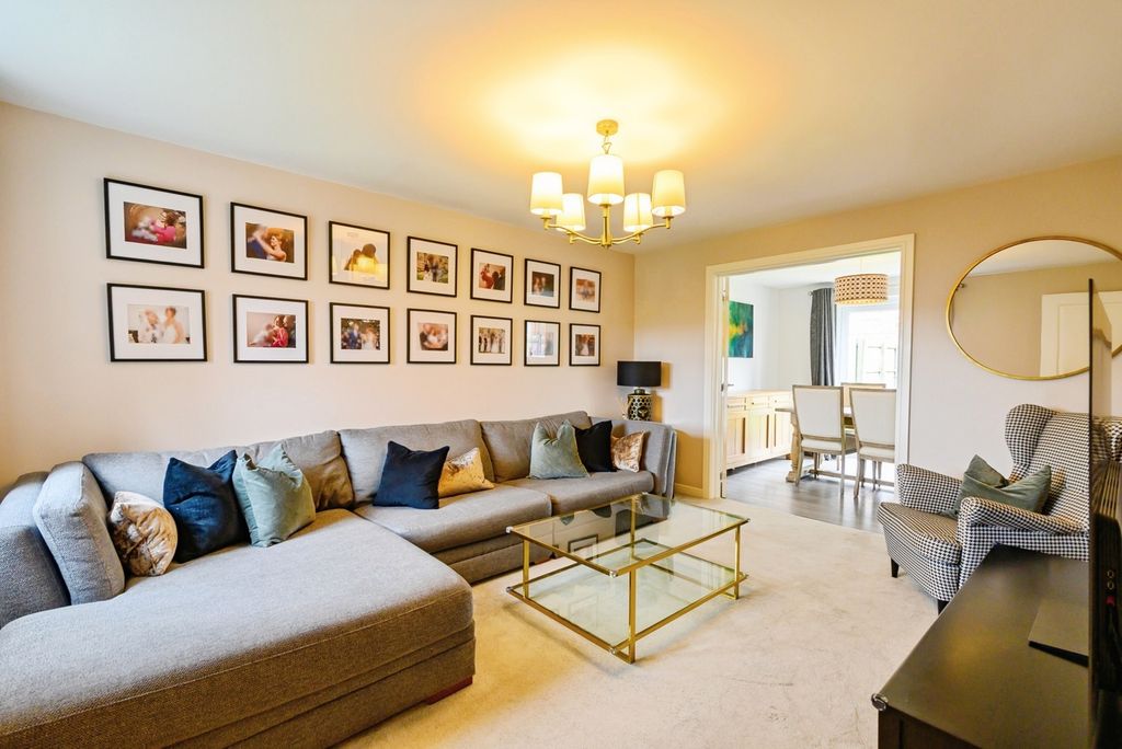 Property photo 3 of 17 Photo