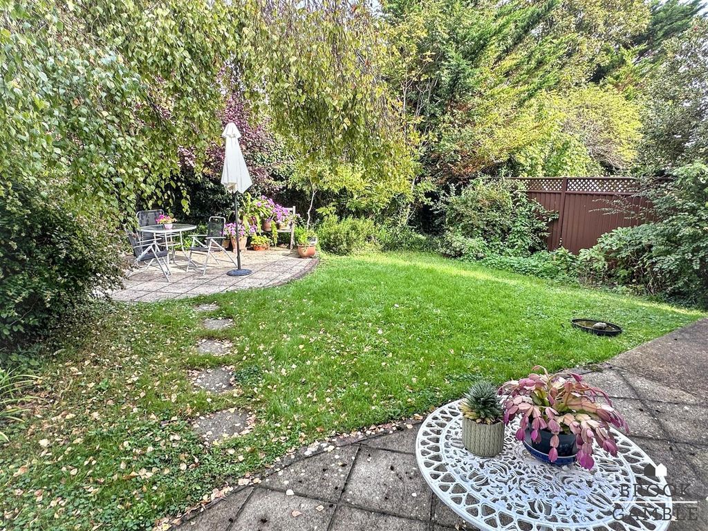 Property photo 2 of 28 01323 438506