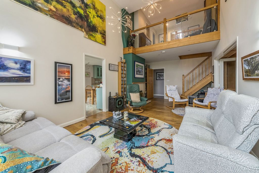 Property photo 2 of 23