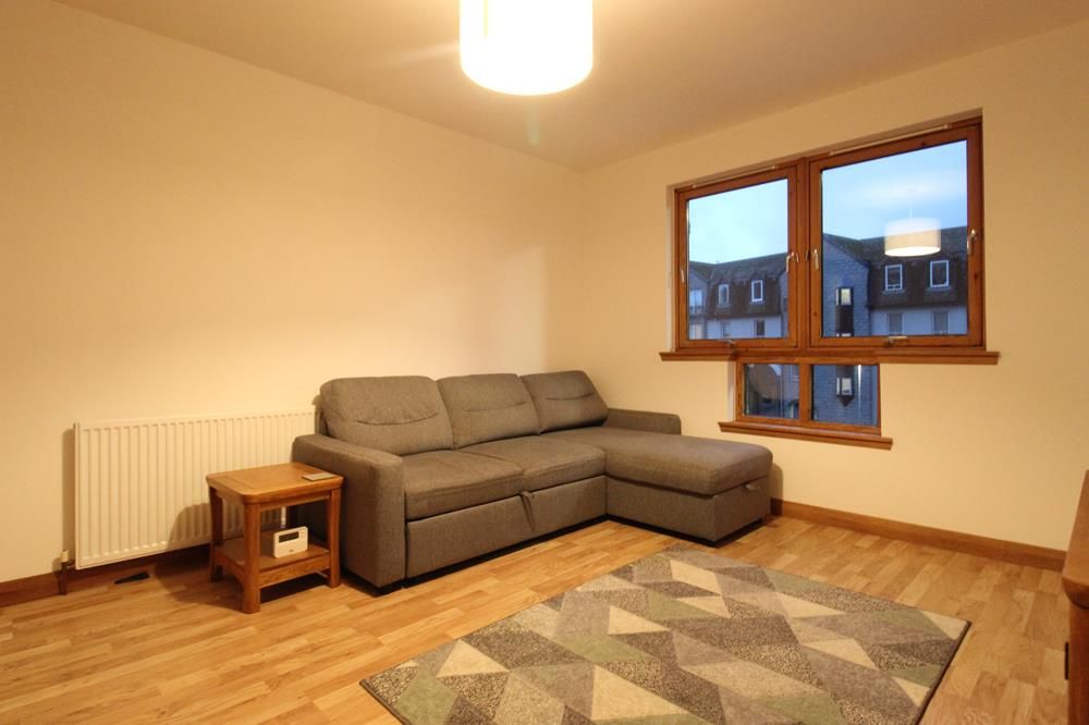 Property photo 2 of 8 Lounge