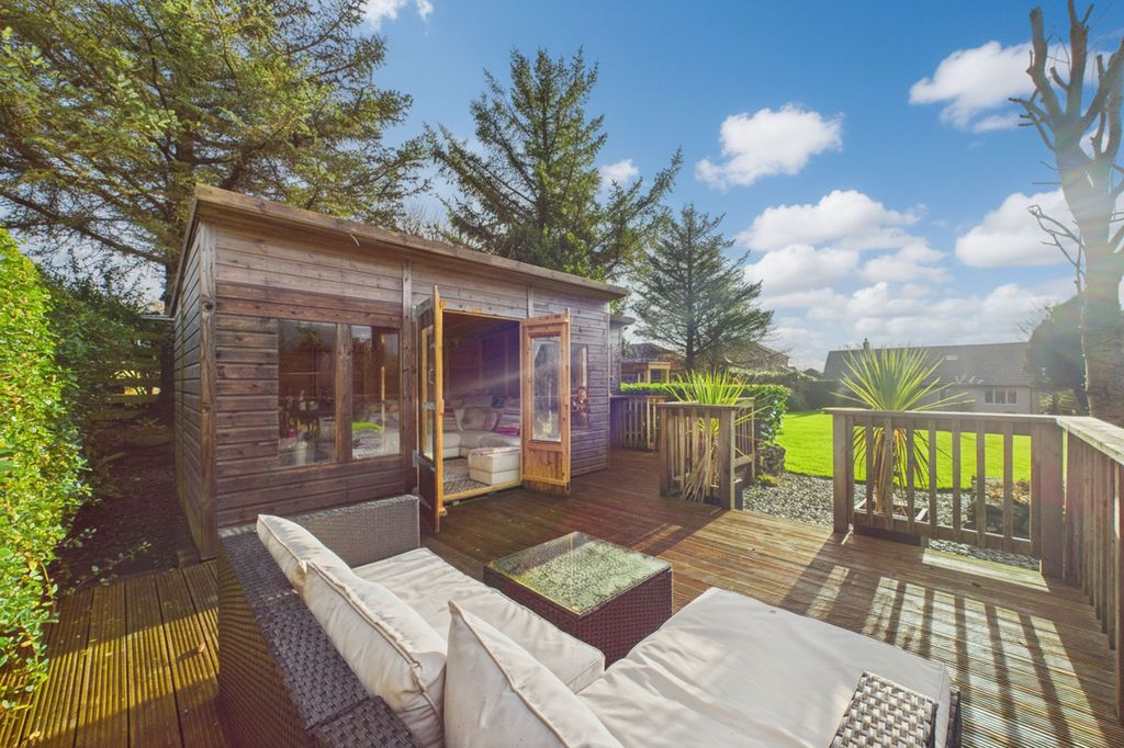 Property photo 2 of 40