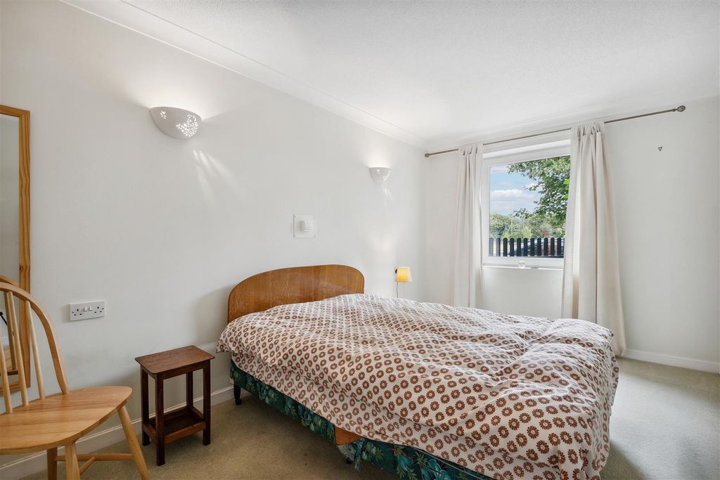 Property photo 3 of 15 Homecross House, W4 - For Sale
