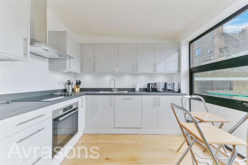 Property photo 3 of 10 Kitchen