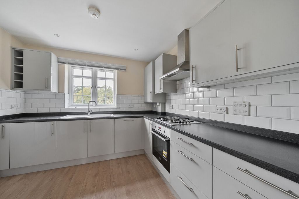 Property photo 3 of 8 1528729-4-6Ac368B...