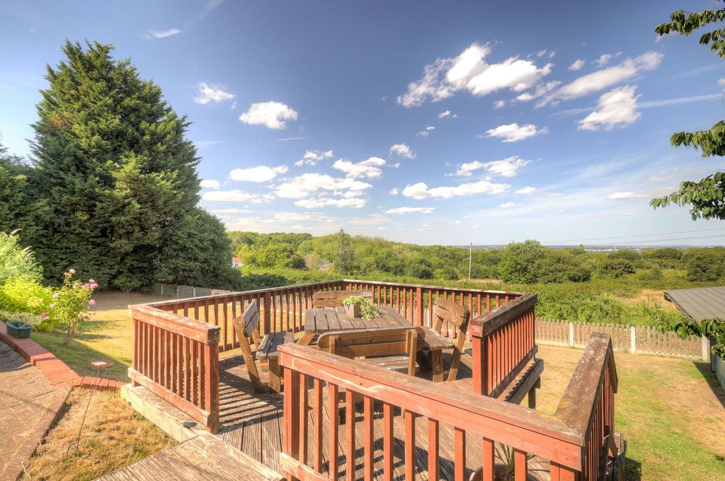 Property photo 1 of 40