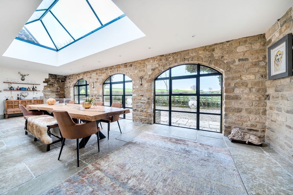 Property photo 1 of 33