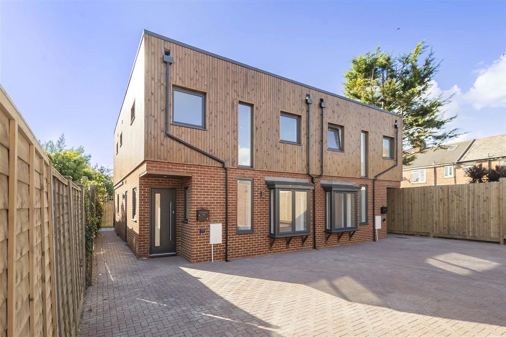 Property photo 1 of 14 Front View c_d.Jpg