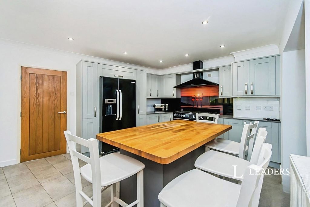 Property photo 3 of 17 Pbox-Img.Jpg