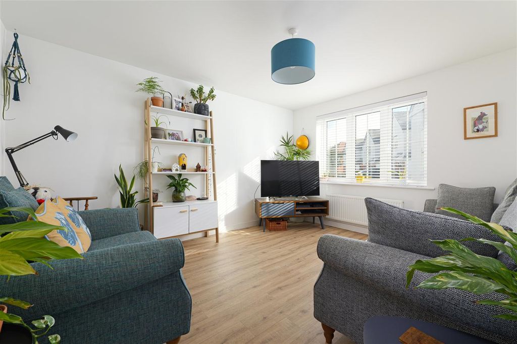 Property photo 3 of 28