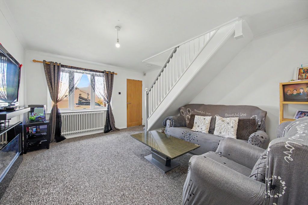 Property photo 2 of 22 Living Room