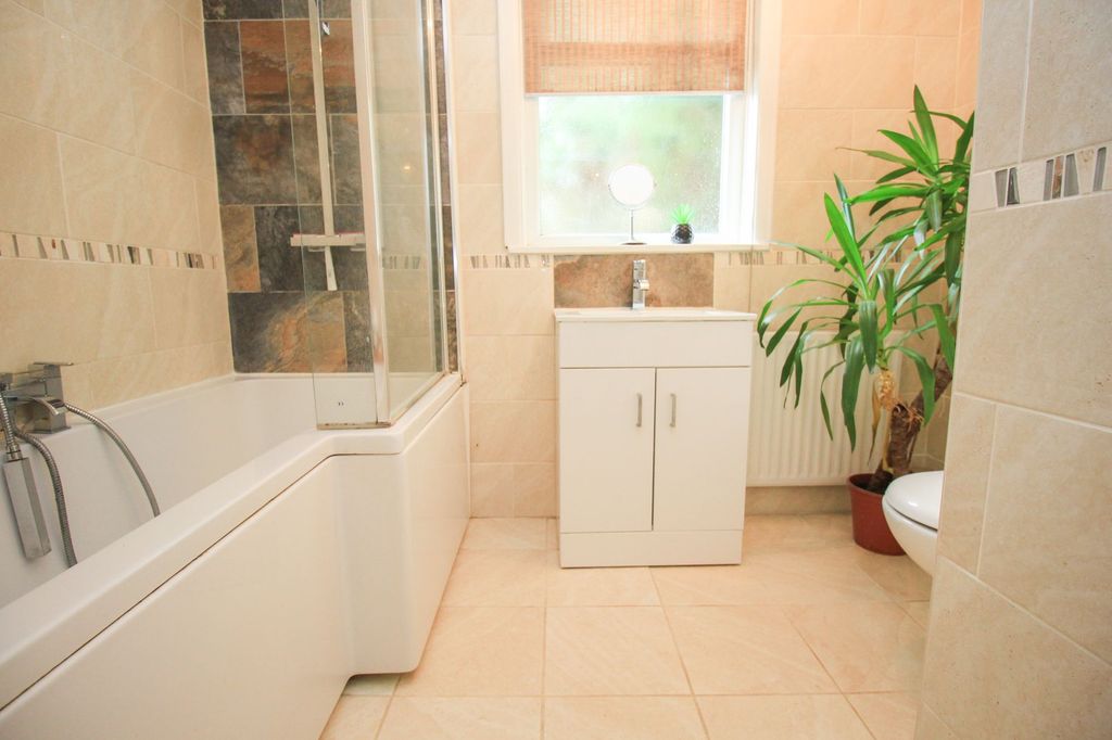 Property photo 3 of 25