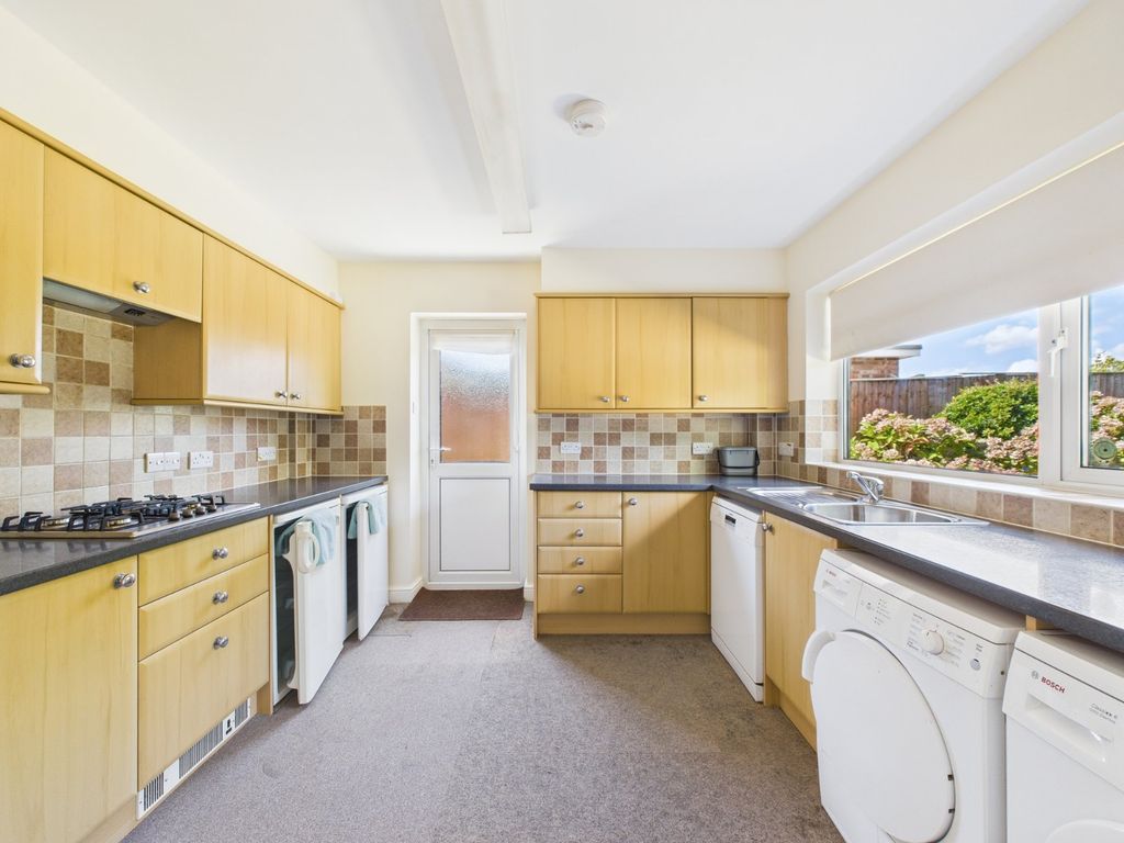 Property photo 3 of 10 Kitchen/Breakfast