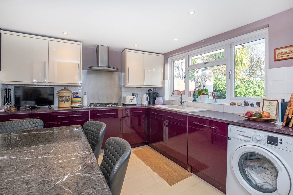 Property photo 2 of 24