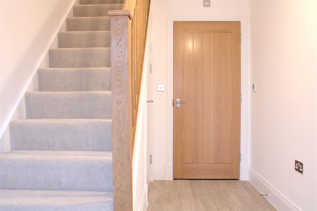 Property photo 3 of 40 Entrance