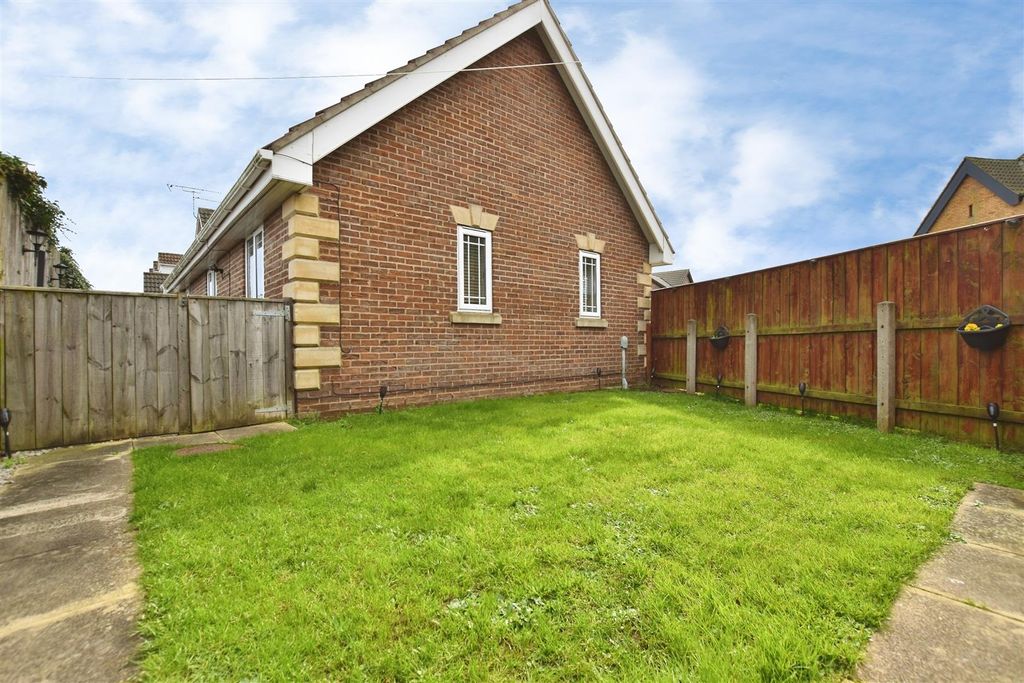 Property photo 3 of 16 9033388F-Garden 20B.Jpg