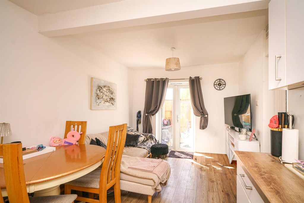 Property photo 2 of 14 Living.Jpg