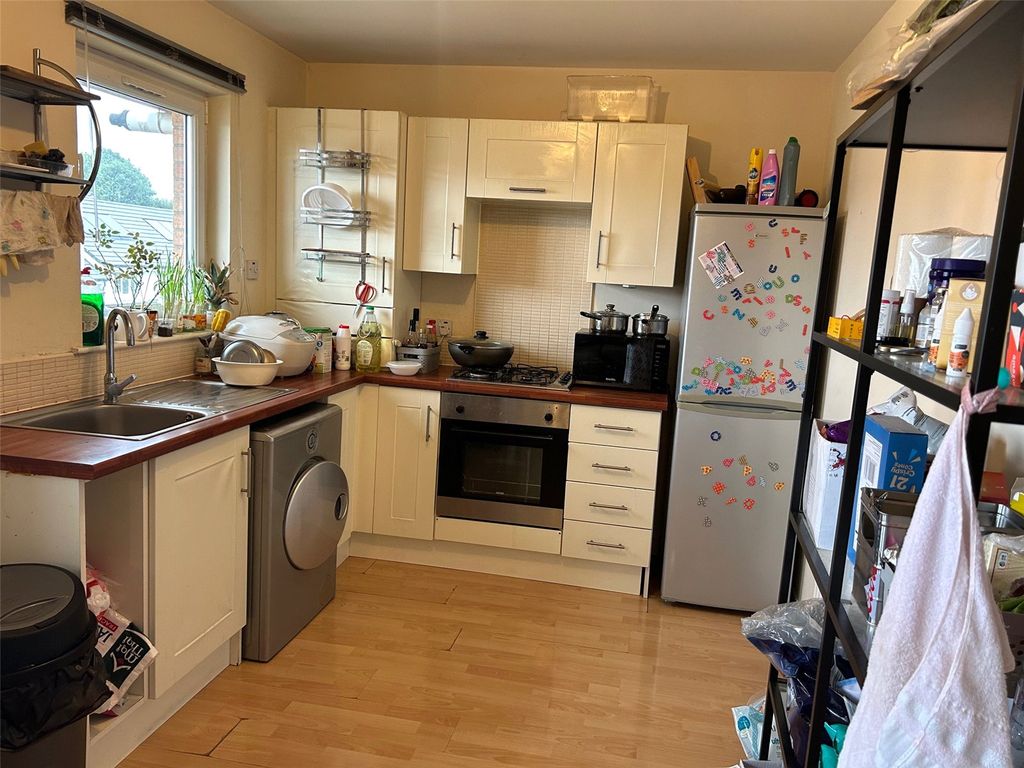 Property photo 3 of 7 Kitchen