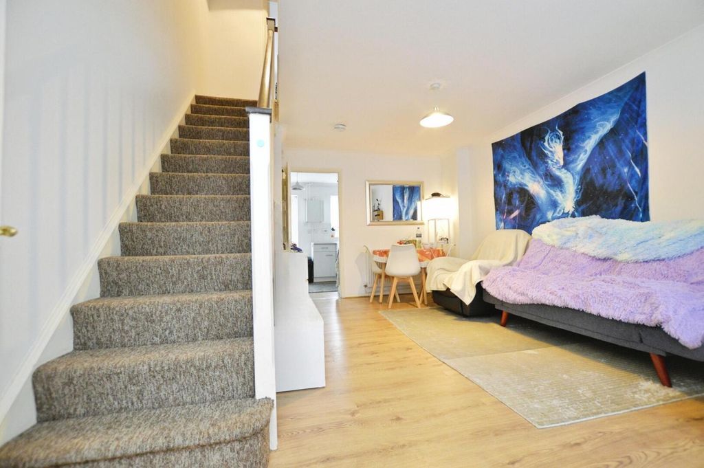 Property photo 2 of 18 Hallway