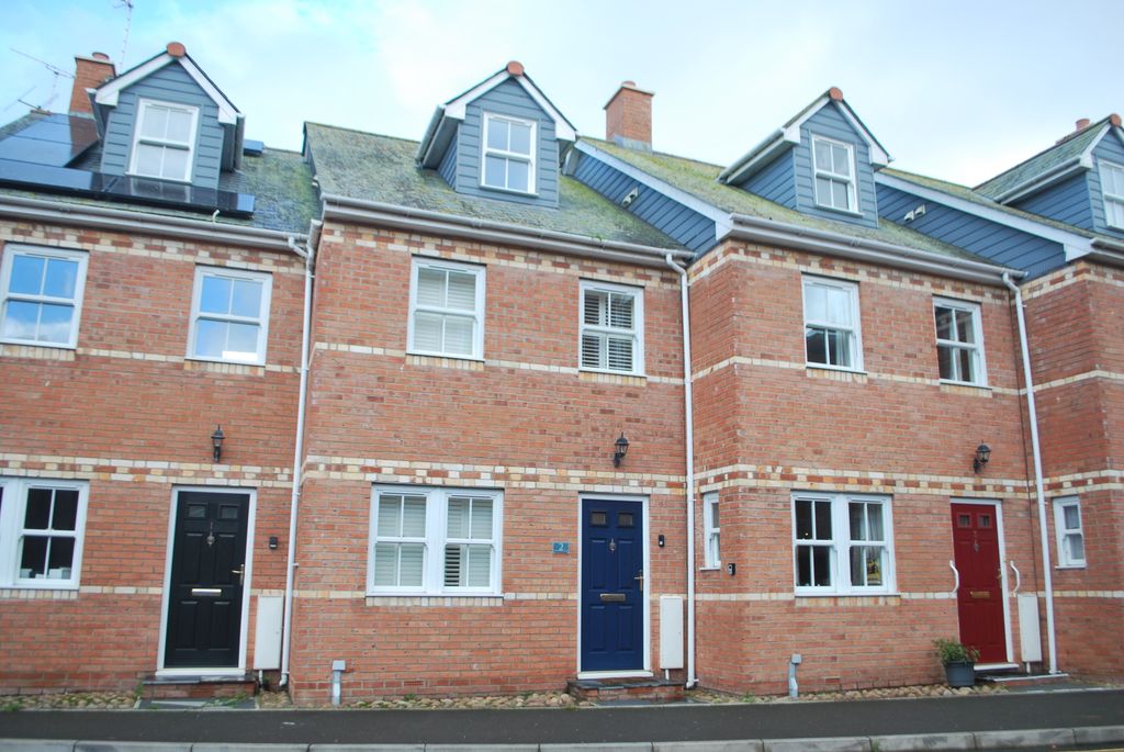 Property photo 1 of 10 Front